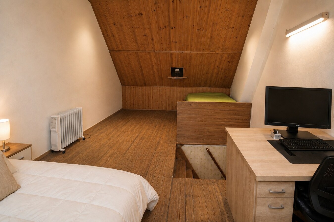 Te renoveren stadswoning met 4 slaapkamers en buitenkoer op centrale ligging in Sint-Niklaas 