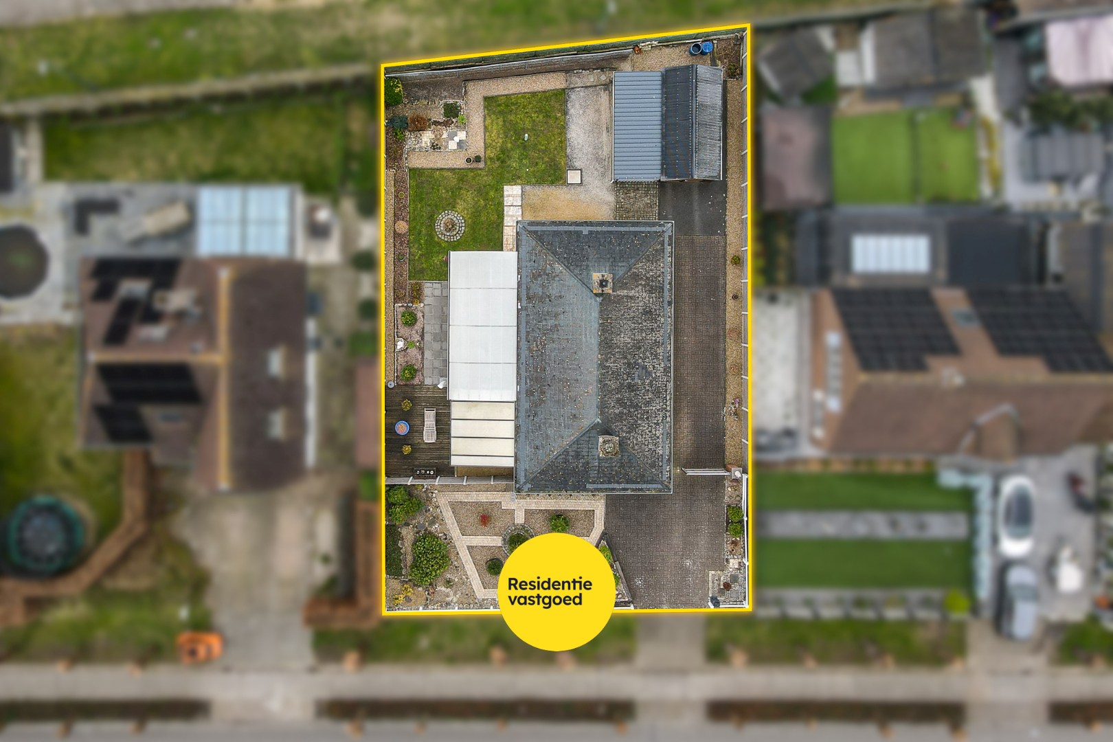 Alleenstaande bungalow met garage en tuin  op 684 m² 