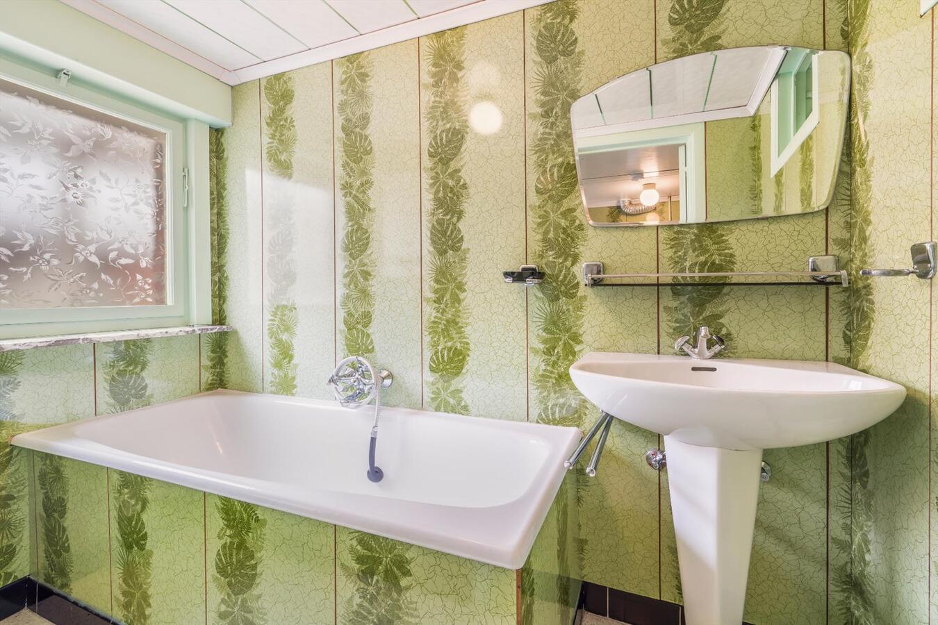 Gunstig gelegen, verrassend ruime rijwoning met grote tuin 