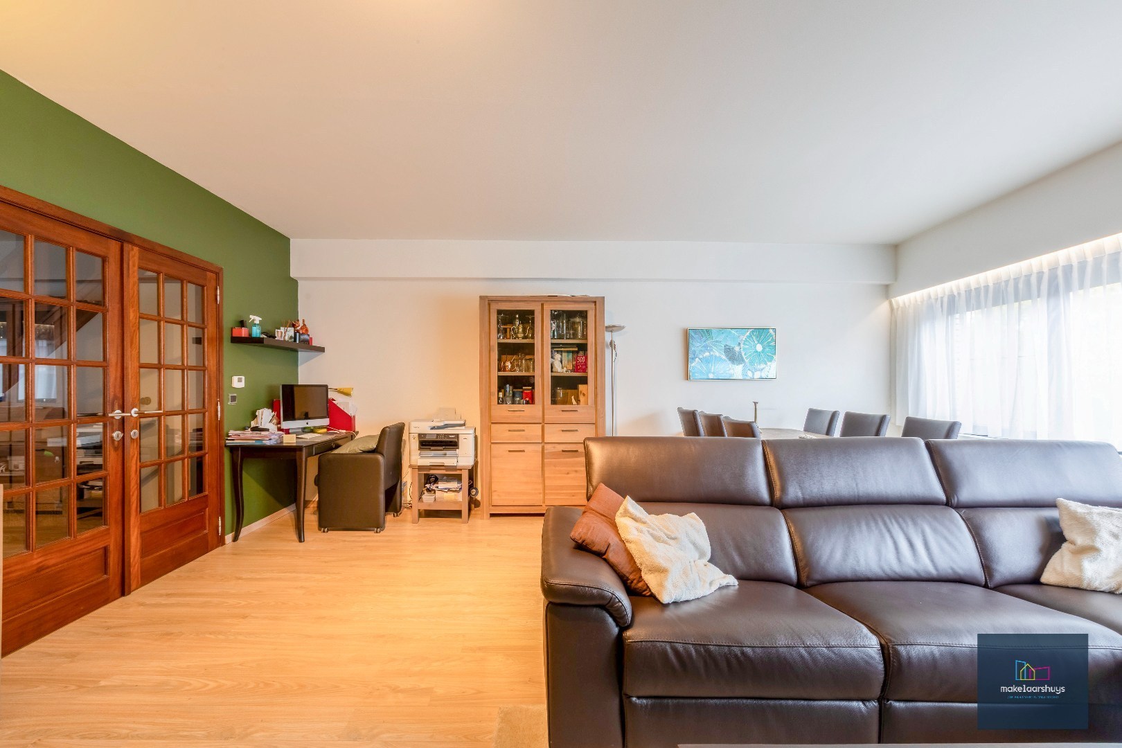 VERKOCHT !!! Heel ruime Instapklare woning in rij  met zonneterras en 2 staanplaatsen 