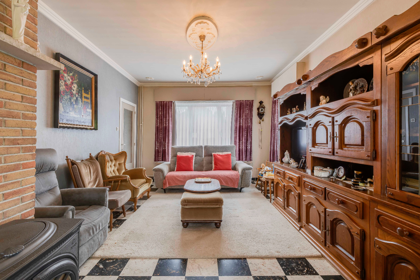 Residentieel gelegen open bebouwing met 5 slaapkamers en grote tuin 