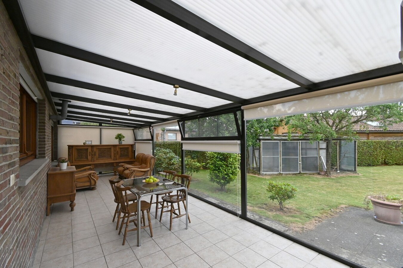 Degelijke laagbouw met grond (> 3600 m²). 