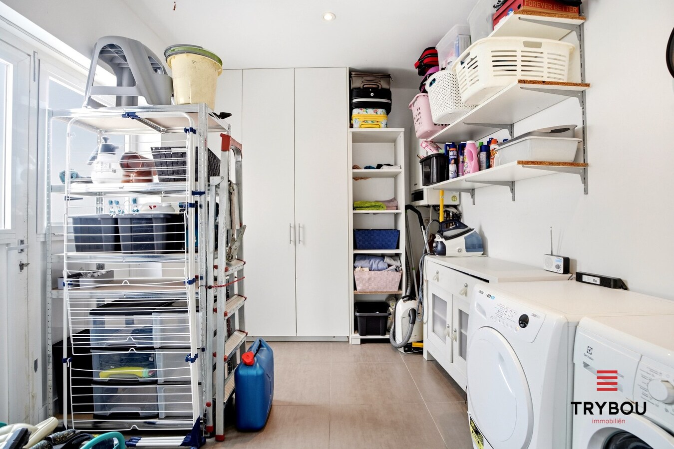 Instapklare woning met 4 slaapkamers te koop in het hartje van Poperinge! 