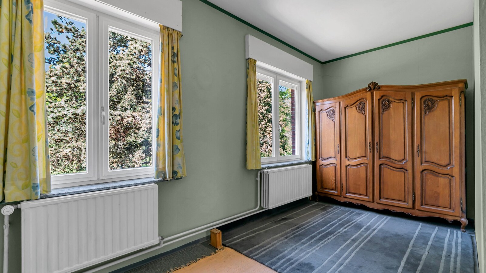 LINDEN ruime villa 4-6 slaapkamers met grote tuin 