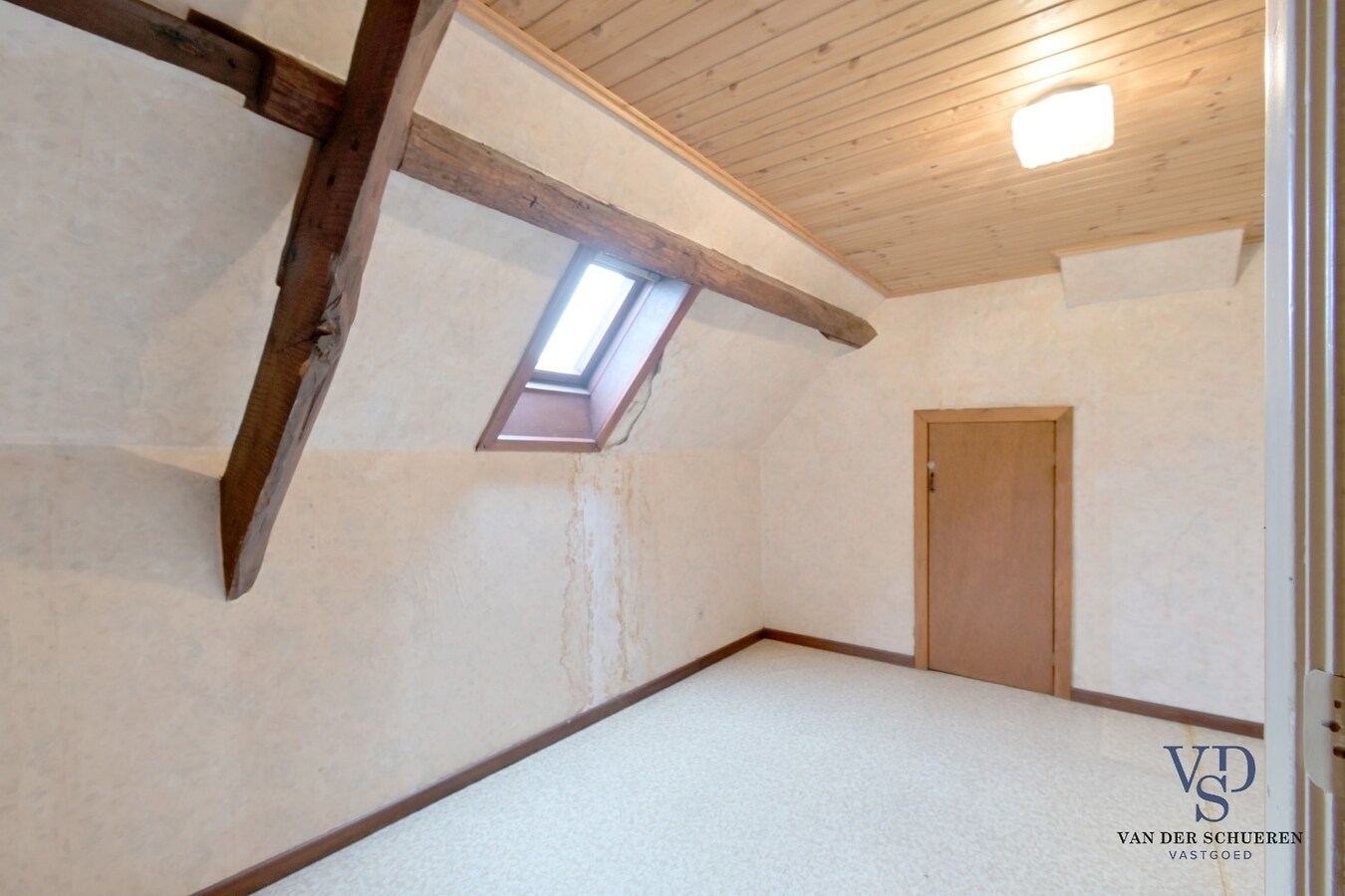 Te renoveren woning met centrale ligging 