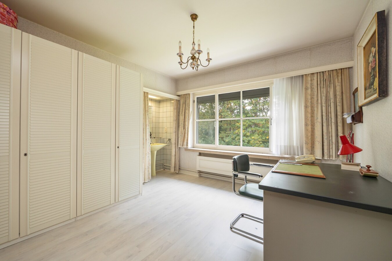 Klassieke villa op een perceel van 3.890 m² met een straatbreedte van 40 meter en Zuid-Oriëntatie te Schilde 