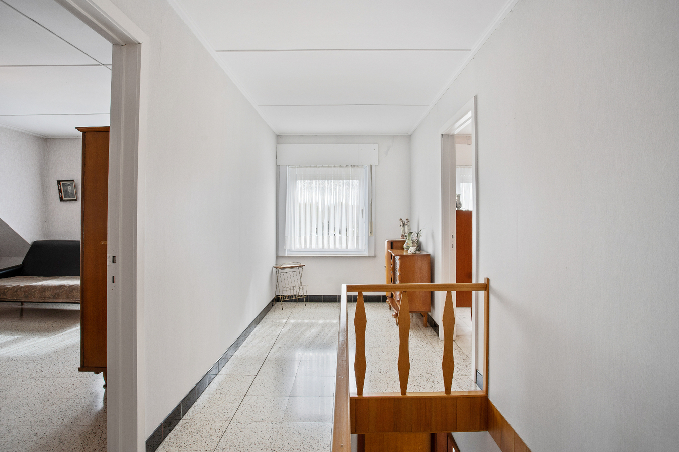 Centraal gelegen woning met 5 slaapkamers op ruim perceel van 982m² 