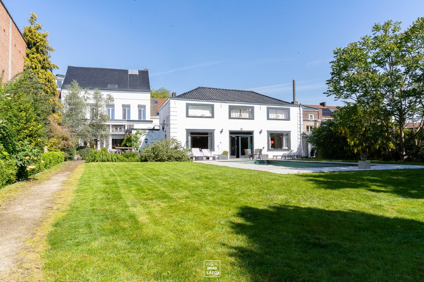Maison de Maître chargée d'histoire, une propriété unique dans le centre-ville ! 