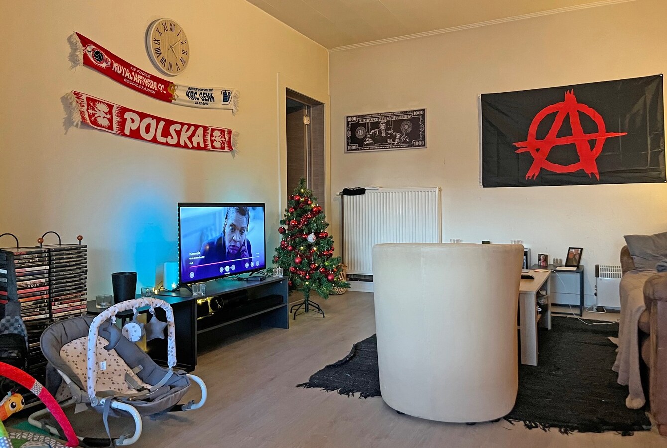 Goed gelegen magazijn met 2 bovengelegen appartementen 