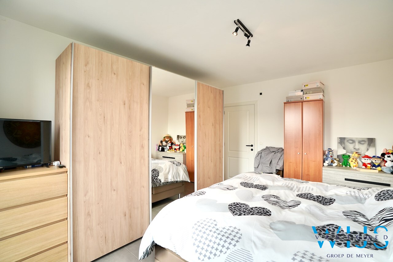 Prachtige duplex met garage in het rustige landelijke OOSTEEKLO ! 