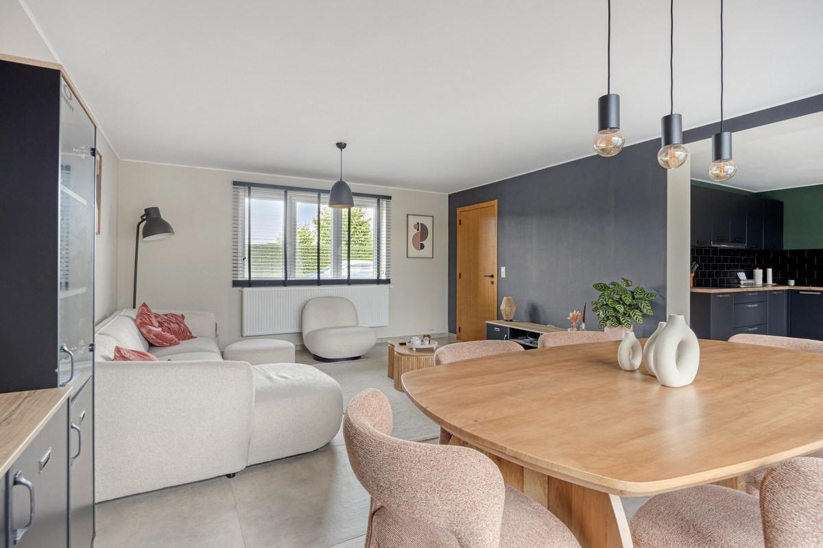 Halfopen bebouwing met 3 slaapkamers, tuin en garage 