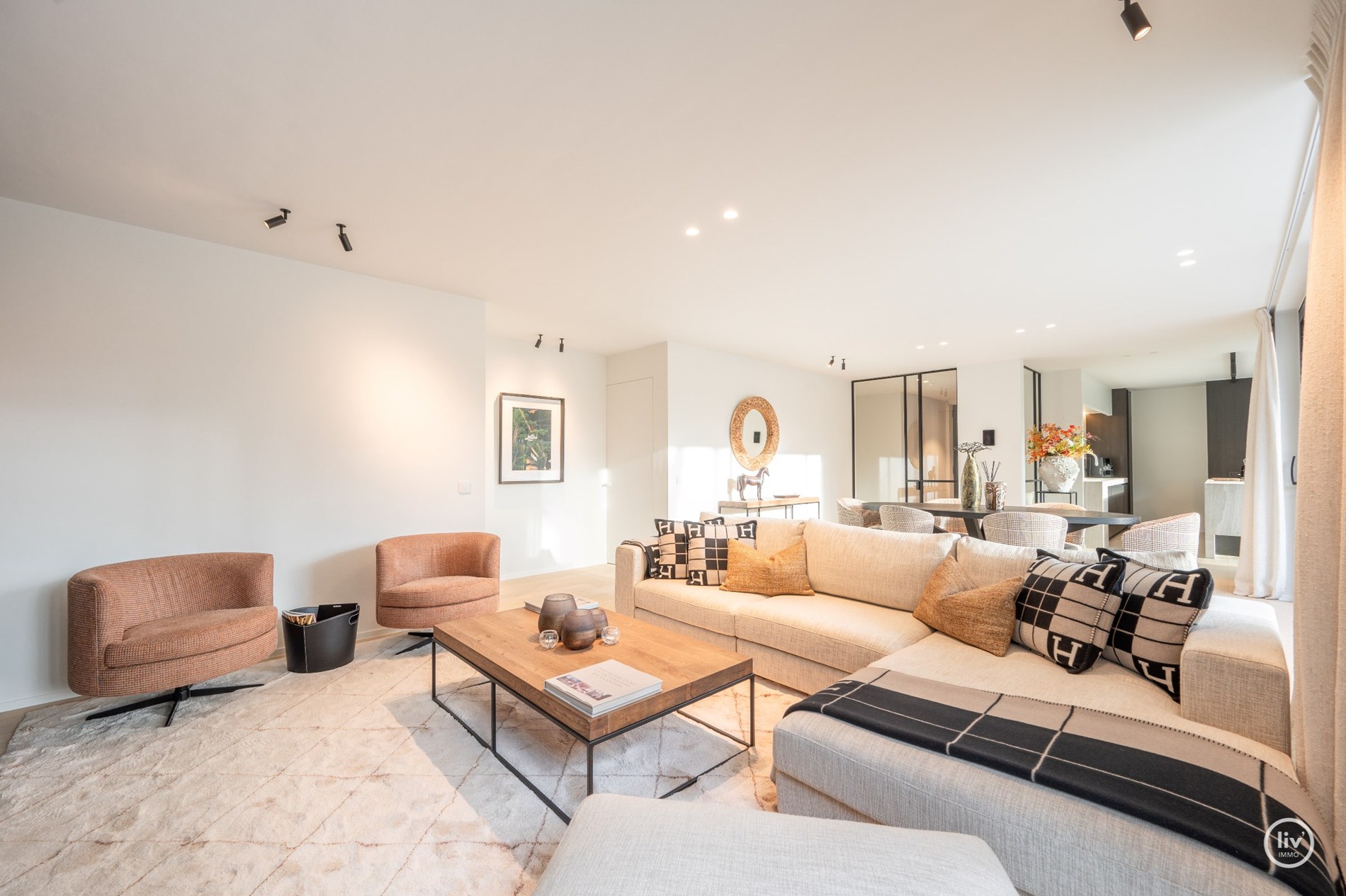 Superbe villa charmante, entièrement rénovée et joliment située dans un quartier résidentiel calme à proximité du centre de Knokke. 