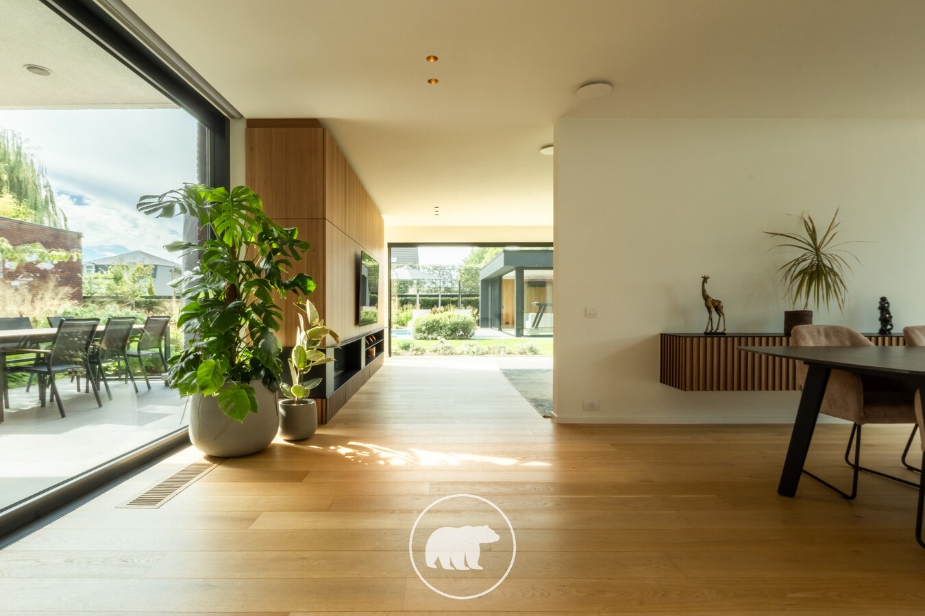 Buitengewone design villa op unieke ligging te Lochristi 
