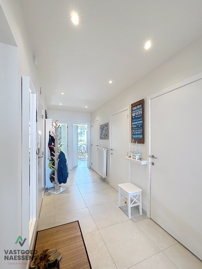 Magnifique appartement de 2 chambres avec vue sur la mer et terrasse. 