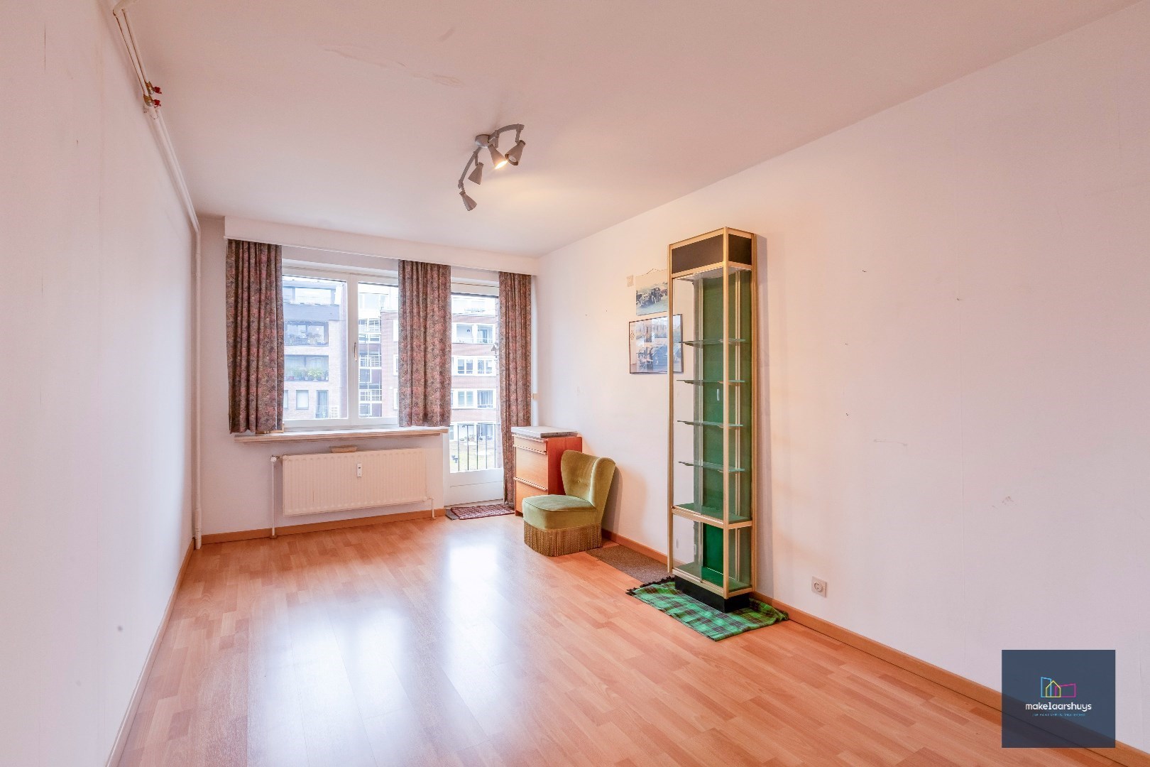 Nabij Gent Sint-Pieters ; Ruim appartement met 2 slp. fietsenberging en kelder 