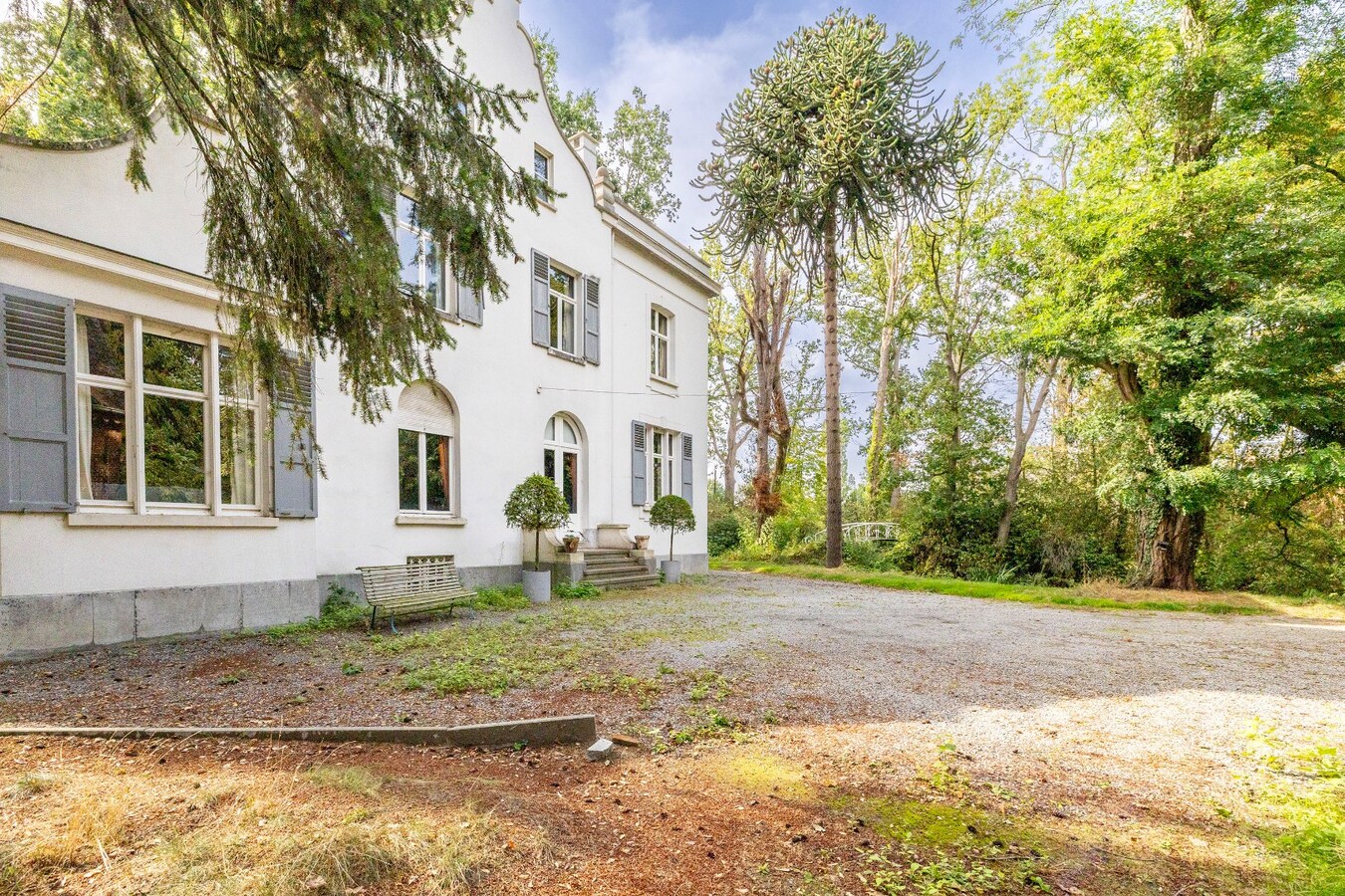 Charmant landhuis in een parkdomein van 7065m² 