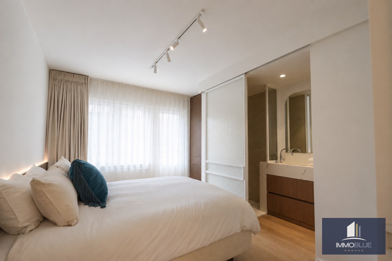 Subliem gerenoveerd appartement met frontaal zeezicht en een tijdloze, uiterst verfijnde afwerking. 