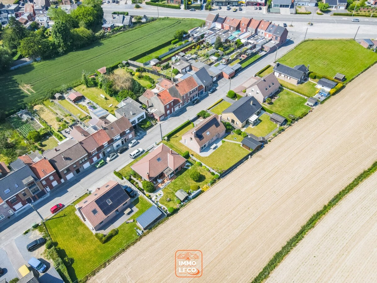 Villa « semi plain-pied » idéalement située avec 4 chambres, jardin, garage et parking, COUP DE CŒUR ABSOLU ! 