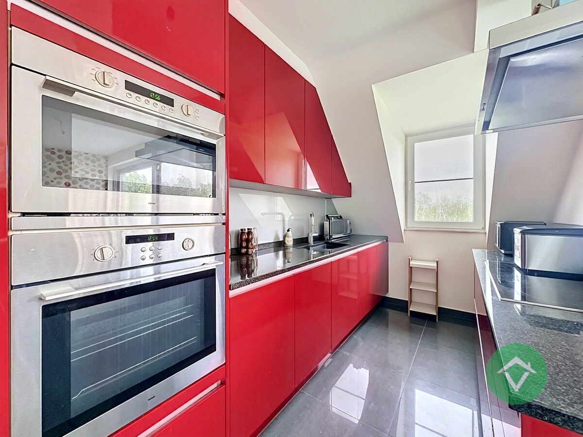 Lichtrijk appartement met garage en prachtig zicht op het park ’t Oosthof te Koekelare 