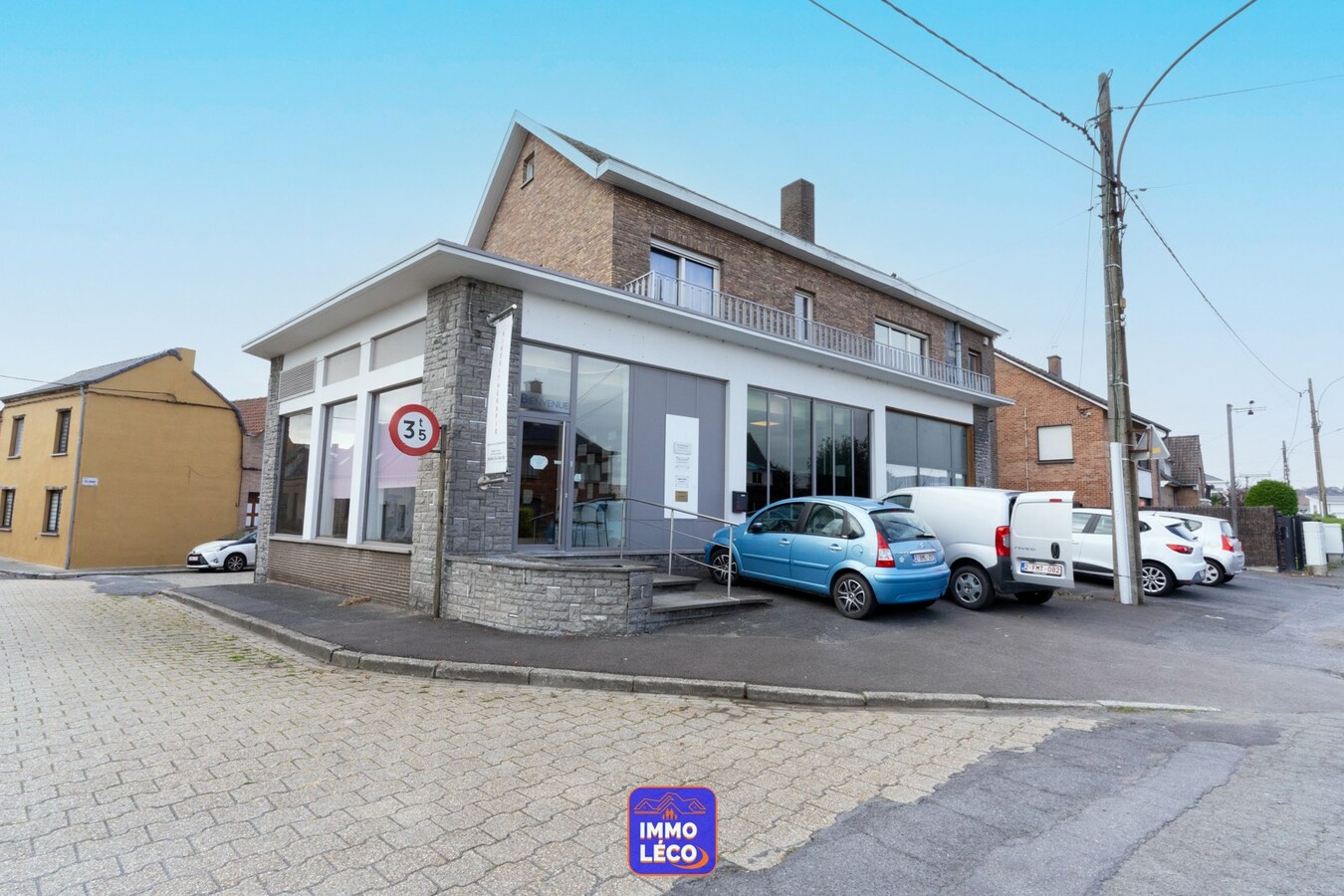 Espace commercial idéal pour bureaux, profession libérale, indépendants divers, commerce, etc... 