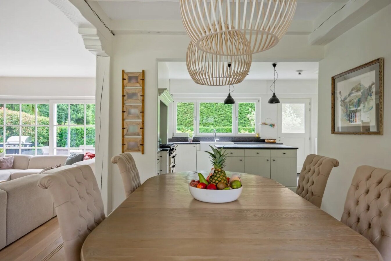 Prachtig gelegen villa met zwembad en poolhouse op een perceel van 1.907 m² in Koningshof te Schoten. 