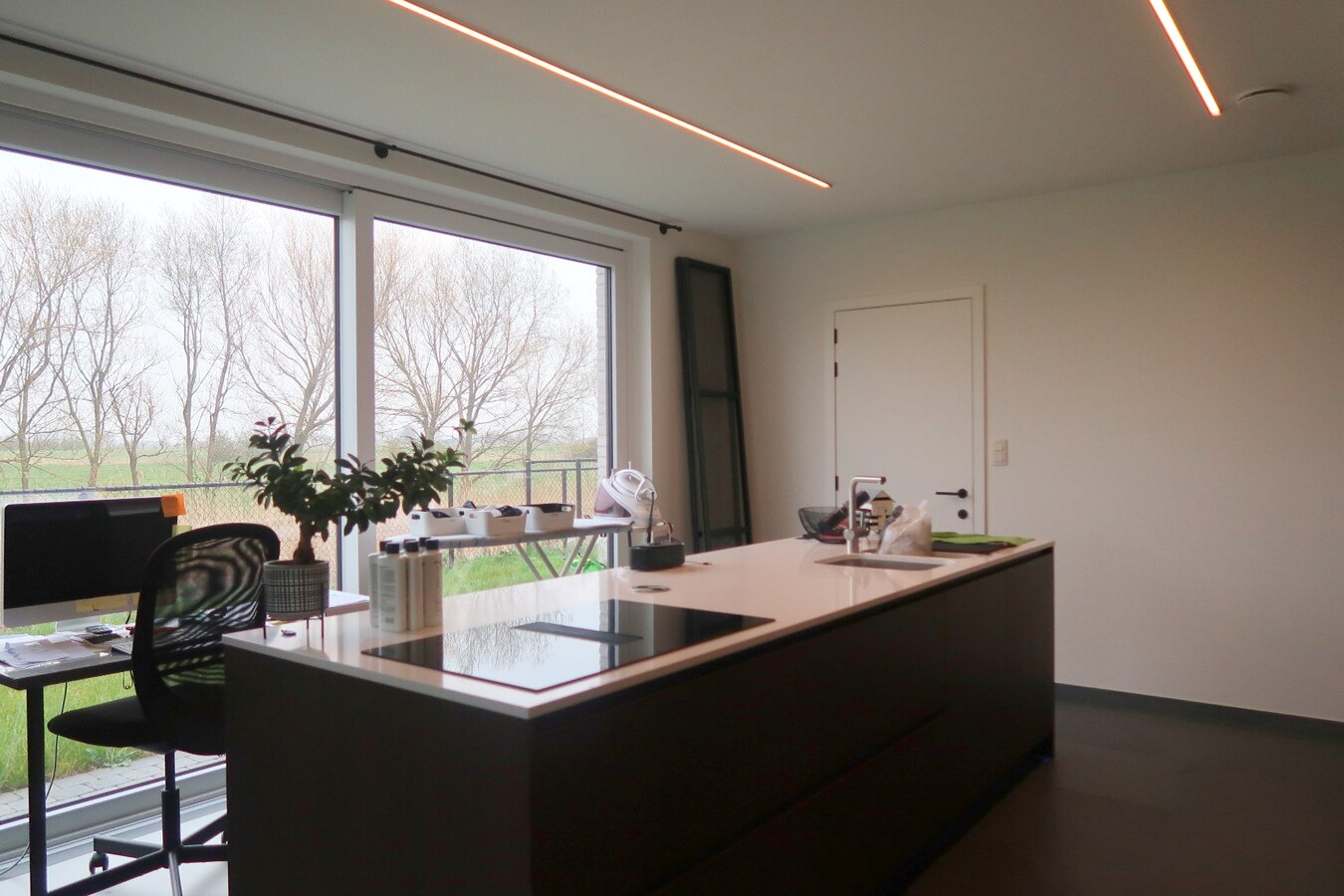 Moderne koppelwoning met 4 slaapkamers en prachtige vergezichten, omringd door groen 
