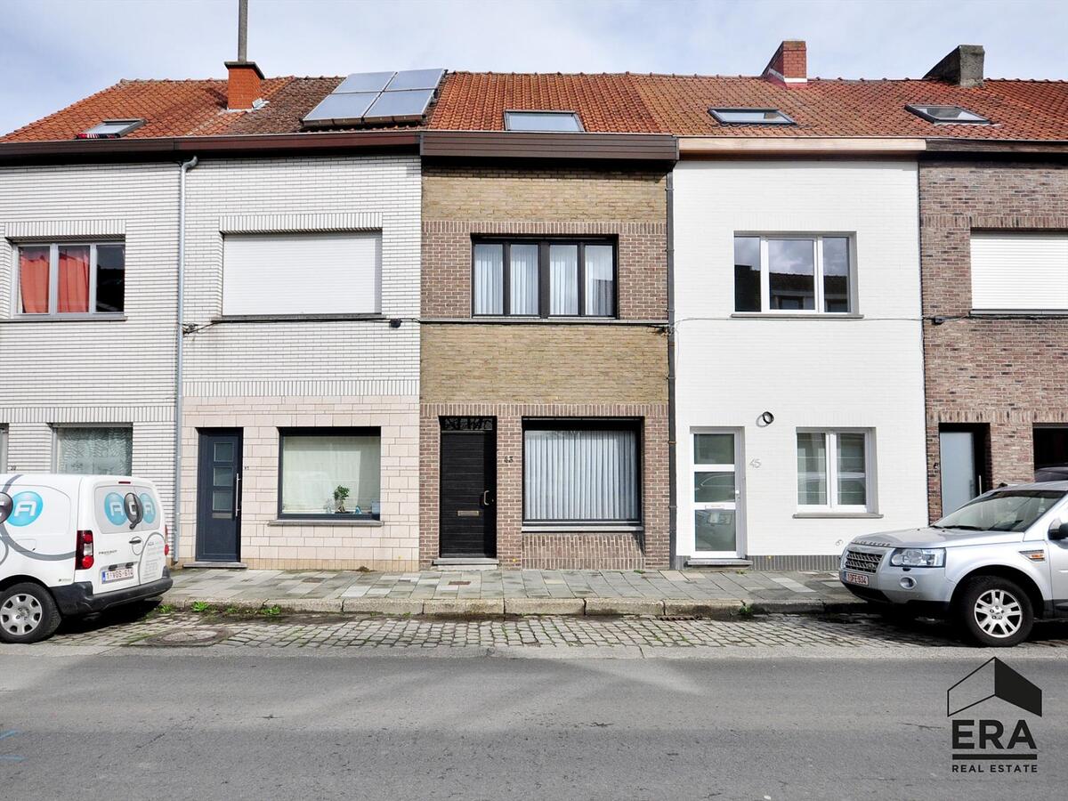 Dé ideale stadswoning. Gelegen in brede, doodlopende straat nabij UZ. 