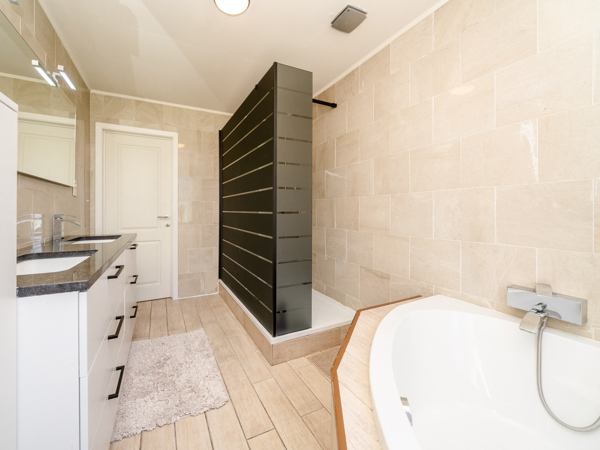 Vrijstaande woning met 3 kamers te midden het groen 