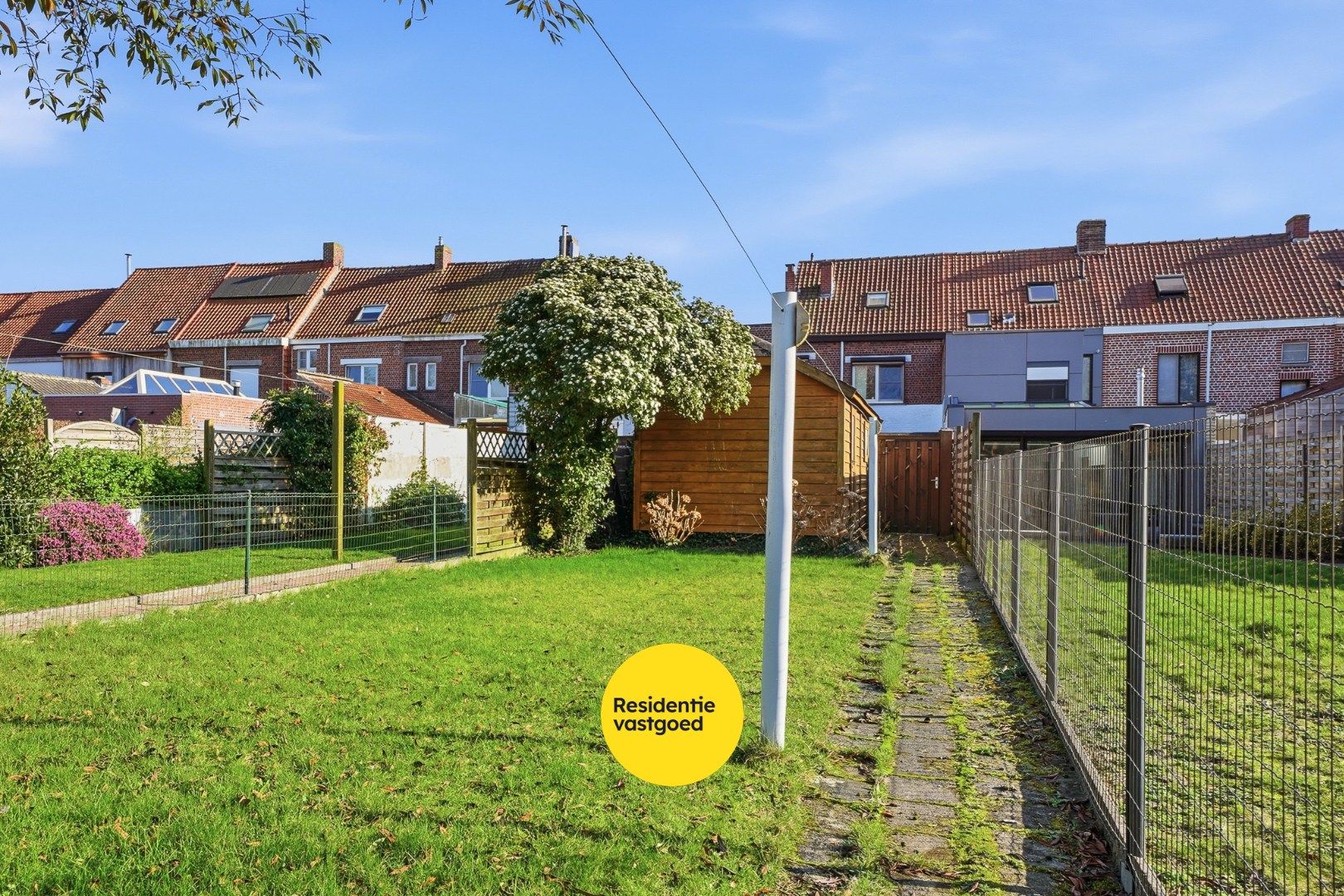 Goed onderhouden rijwoning nabij de Groene Kouter in Zwevegem 