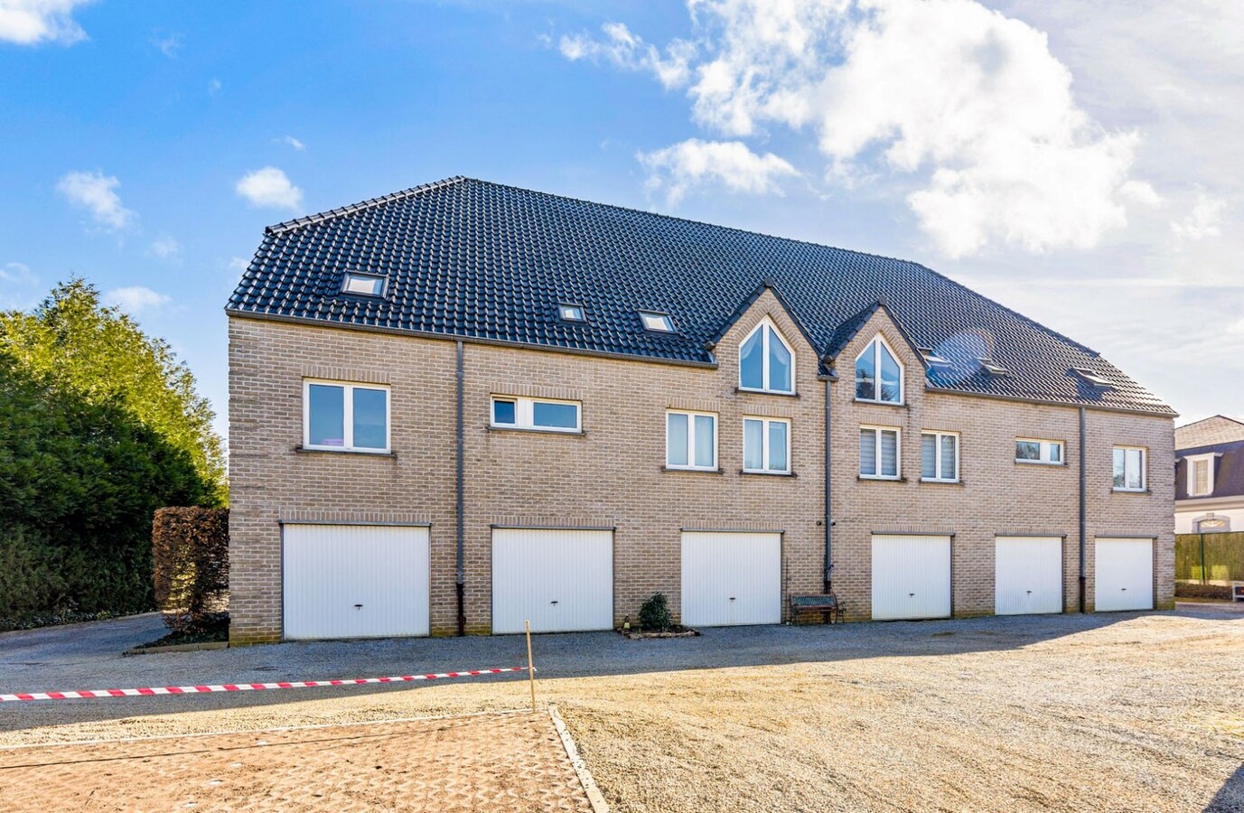 Praktisch GELIJKVLOERS appartement te Lummen INCLUSIEF GARAGE 