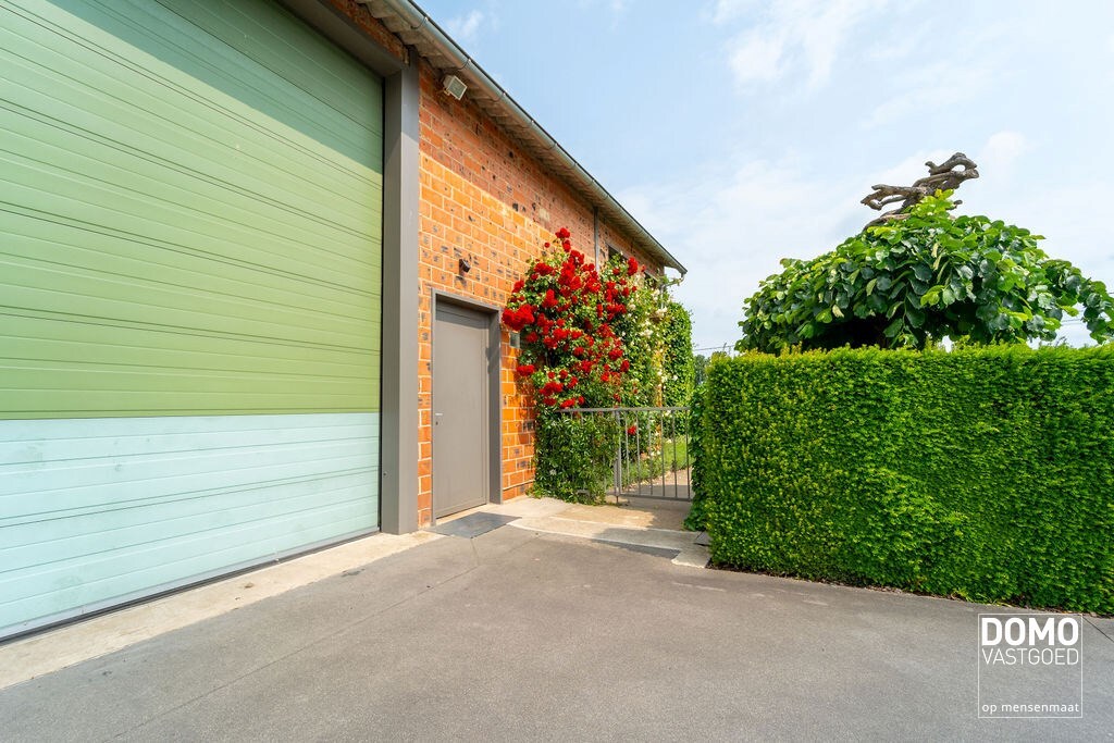 UNIEKE WONING MET 2 RUIME LOODSEN OP PERCEEL VAN 58A49CA 