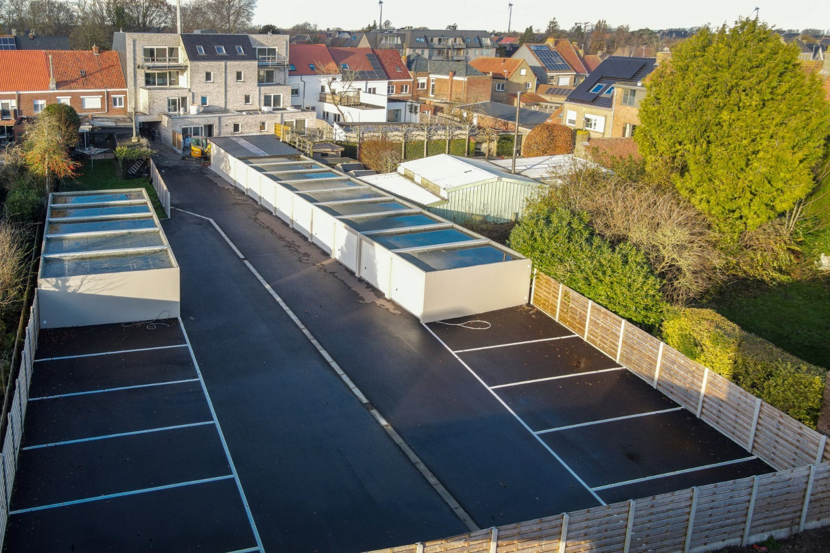 Recent appartement op derde verdiep met 2 slaapkamers, 2 terrassen en staanplaats nabij centrum Gistel. 