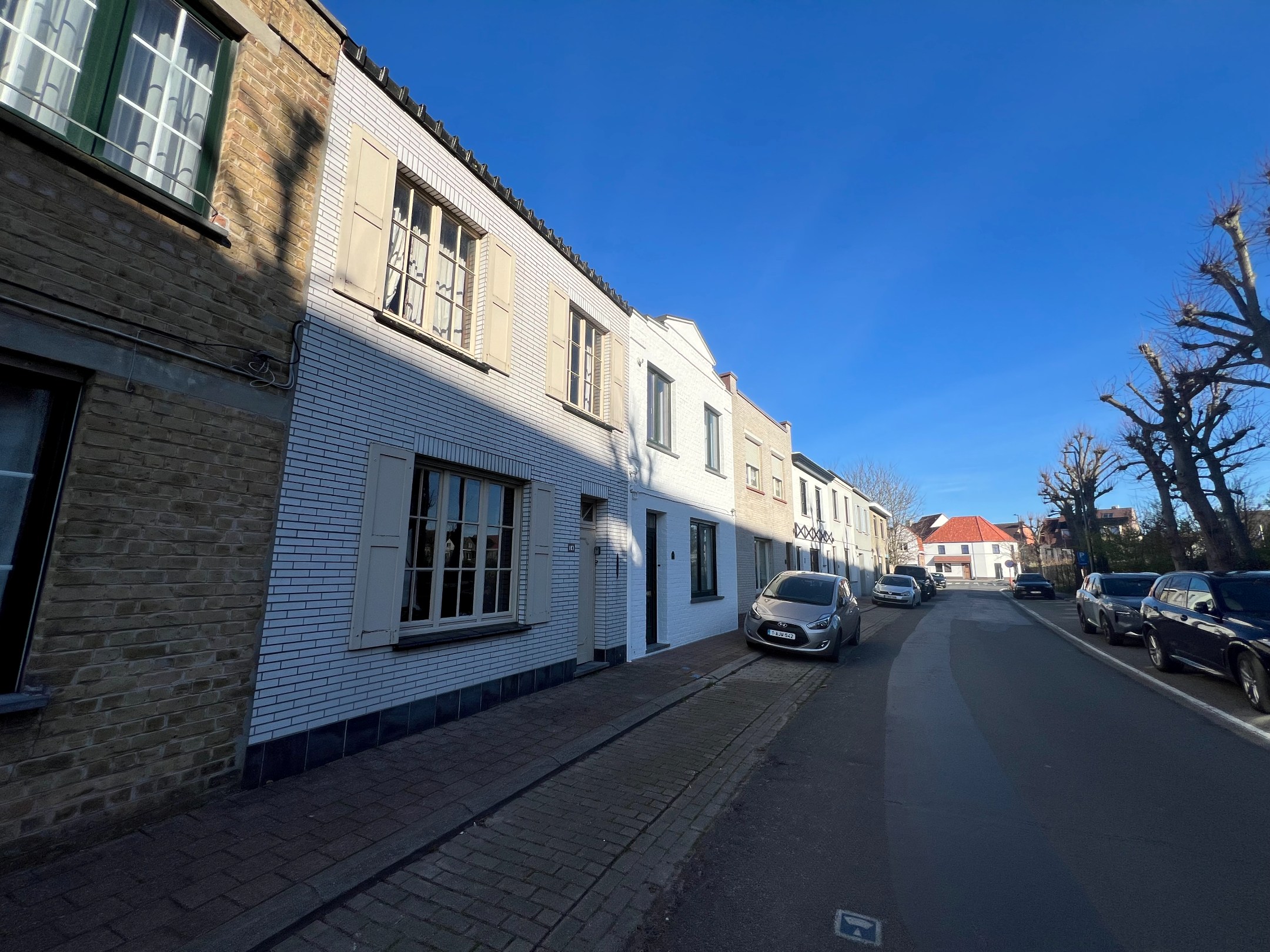 Te renoveren woning gelegen in het Oude Knokke met zuid- west gerichte tuin 