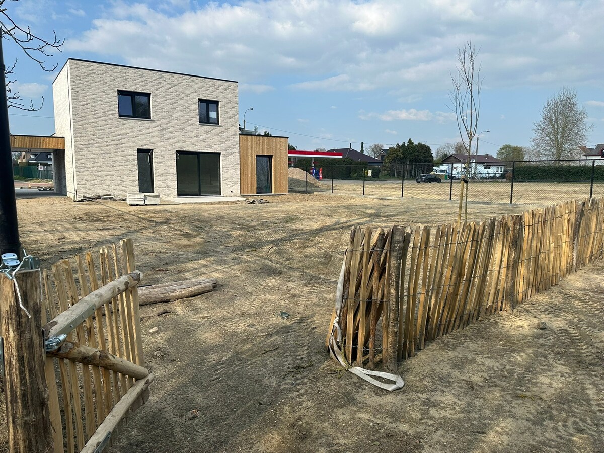 Nieuwbouw instapklare woning met 4 slaapkamers (waarvan 1 gelijkvloers) 