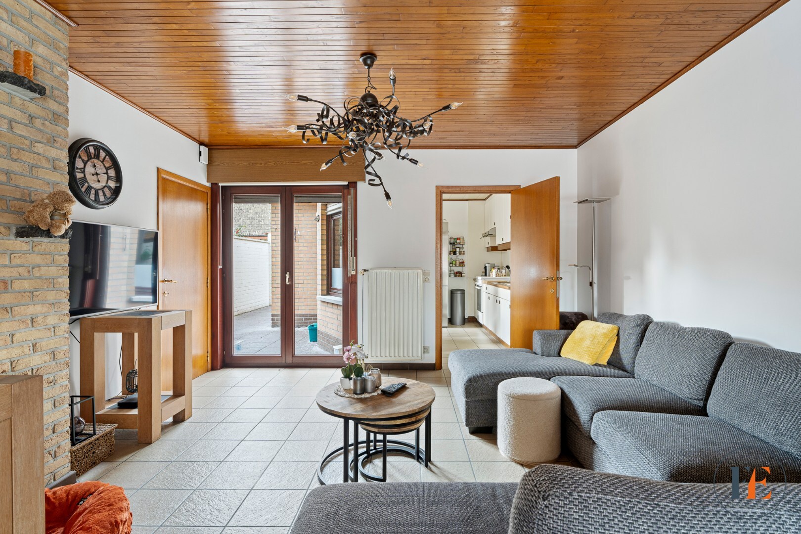 Huis met inpandige garage, tuin en  atelier te Wondelgem 