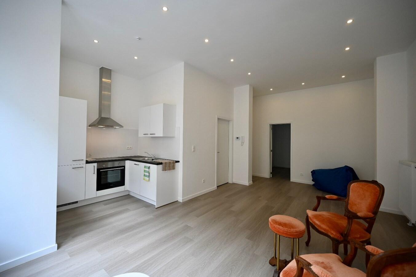 KNAP GERENOVEERD APPARTEMENT OP TOPLIGGING CENTRUM OOSTENDE 