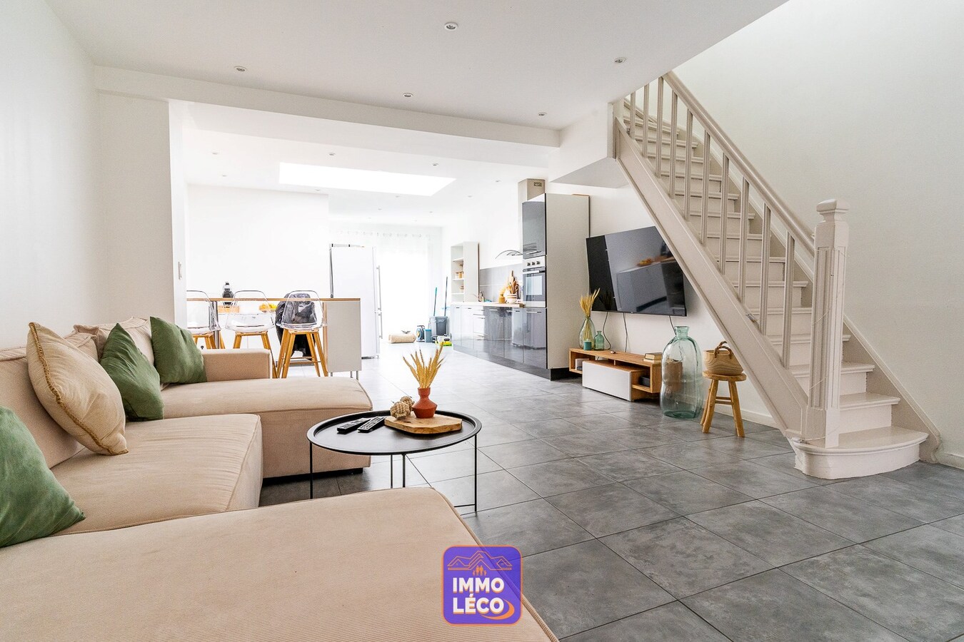 Maison rénovée avec jardin, dans le centre de Luingne 