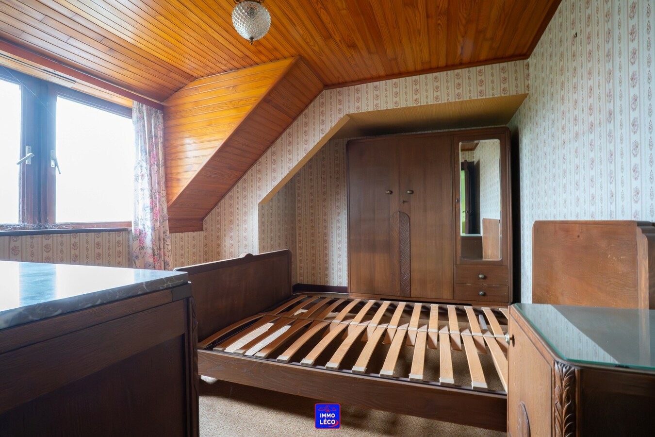 Immeuble de rapport : Maison, entrepôt, double garage et grand parking, excellent potentiel ! 