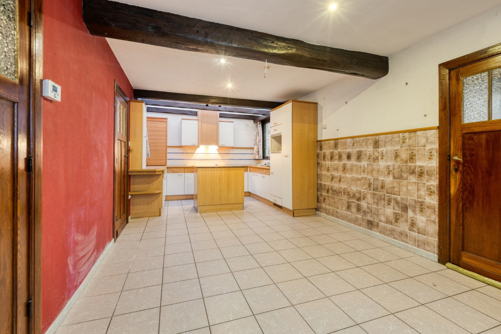 Gezinswoning met 6 slpk. en ruime garage op perceel van 1233m² te Leopoldsburg 