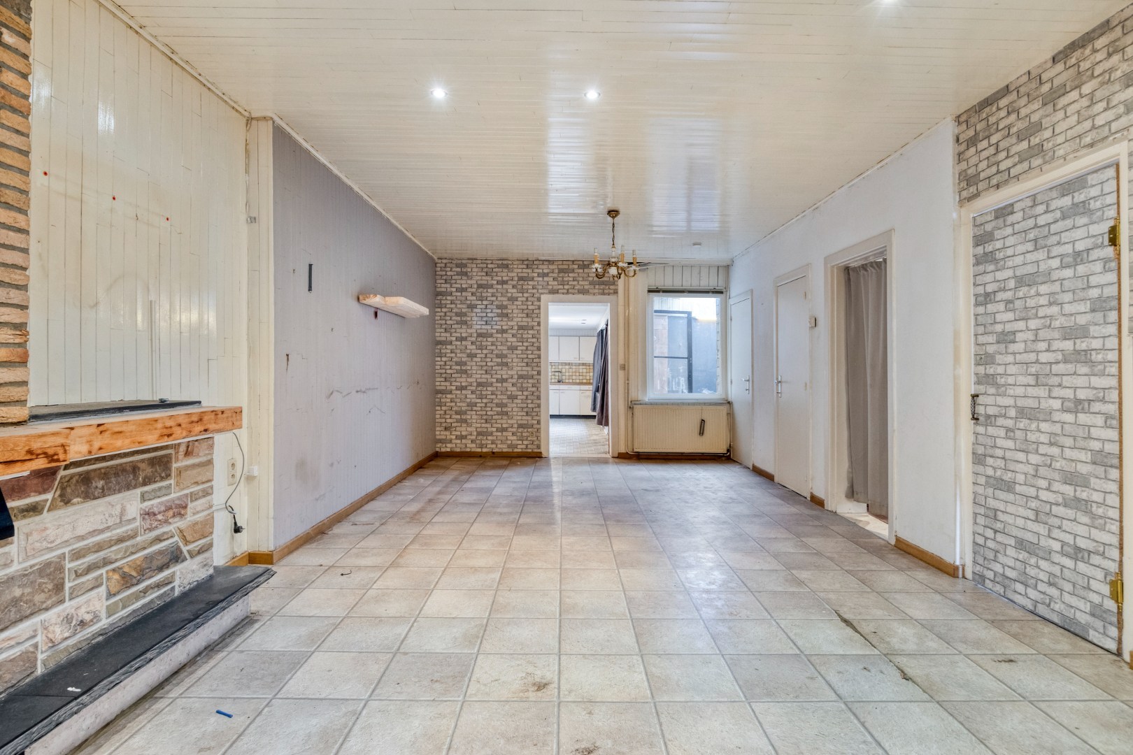 Te renoveren woning met 4 slpk. en gezellige stadstuin op een centrale ligging in Geel 