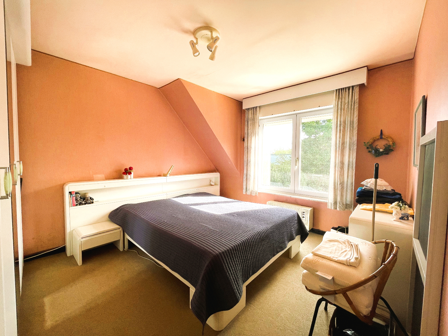 Halfopen bebouwing met 4 slaapkamers en leuke tuin 