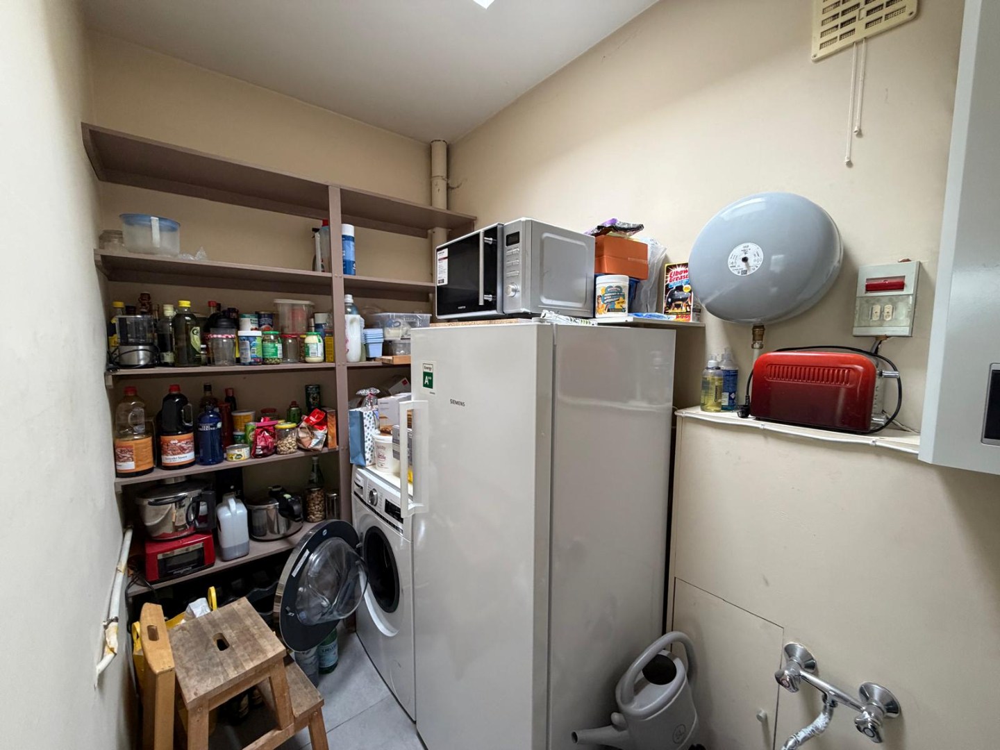 Ruim appartement met 2 slaapkamers en garage in het centrum van Geel 