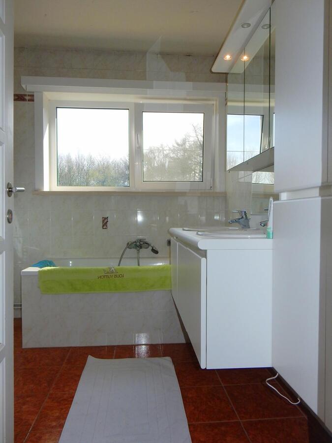 Ruime woning te Jabbeke met 4 slaapkamers 