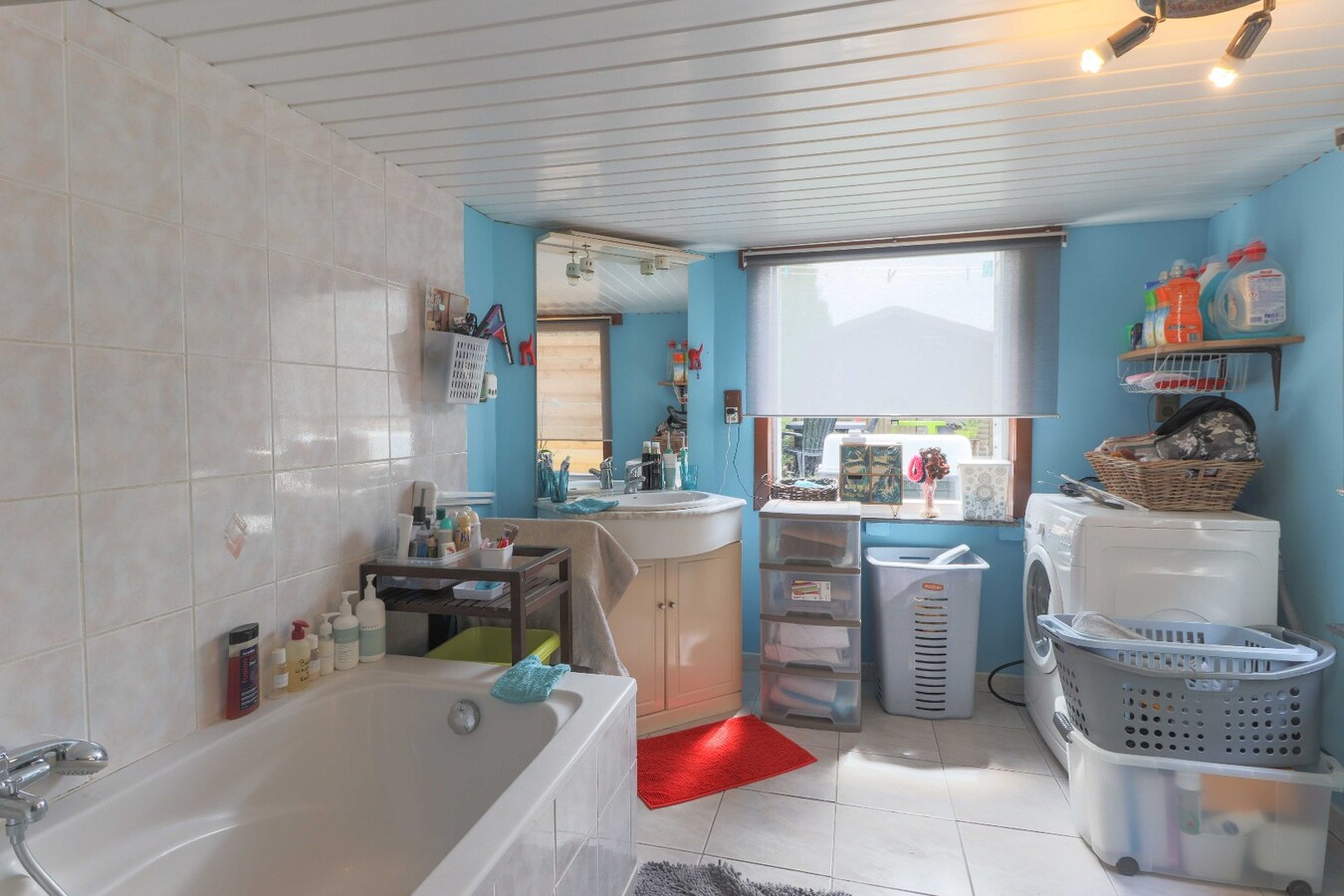 Goed gelegen woning met 3 slaapkamers en uitweg te Kortrijk! 