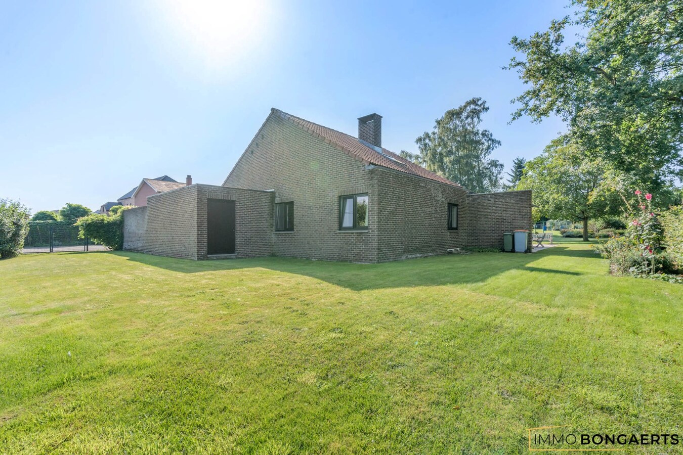 Ruime woning met 4 slaapkamers, tuin en garage in Opglabbeek. 