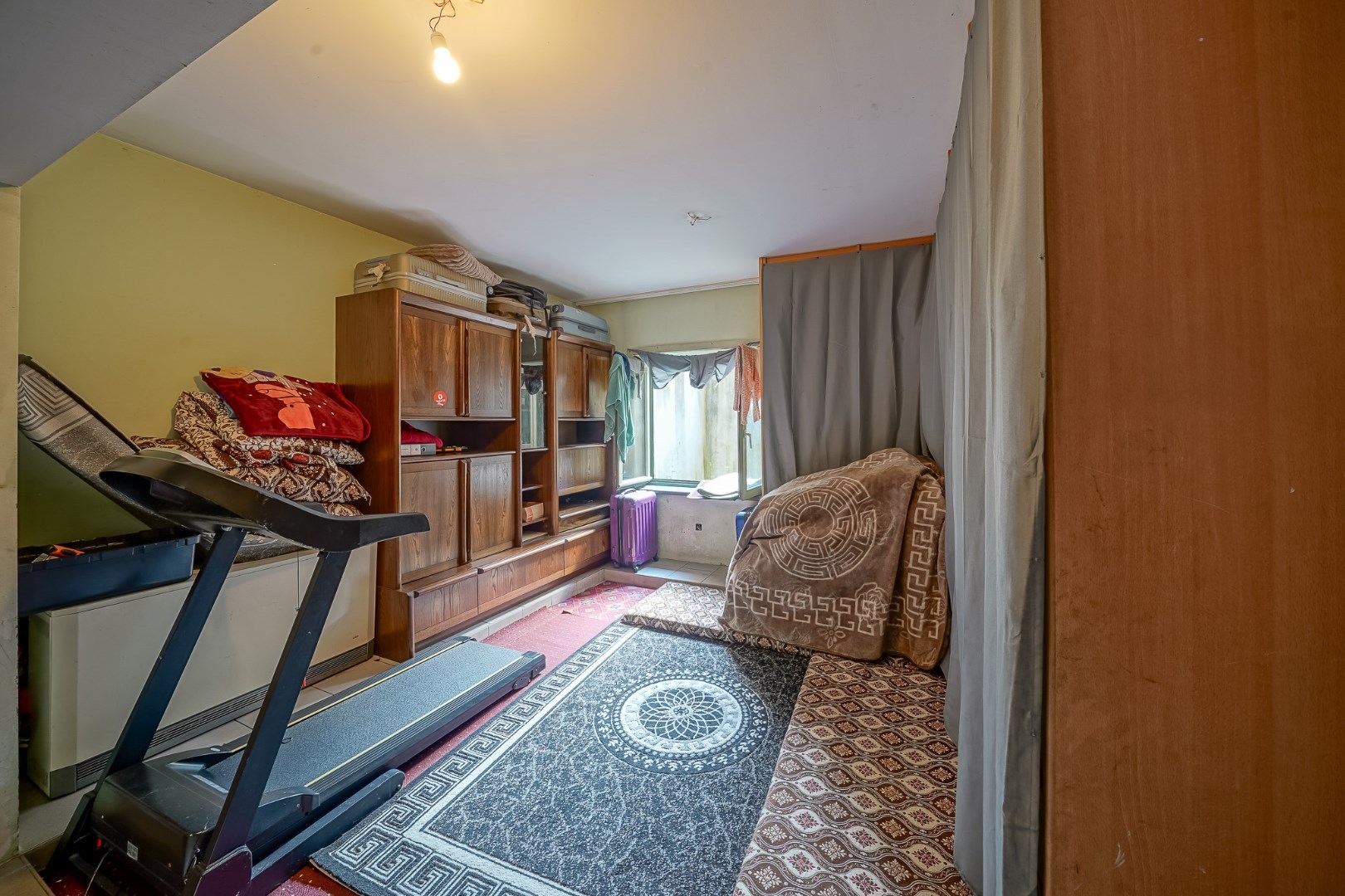 Handelsgelijkvloers met bureauruimte te Oostende 