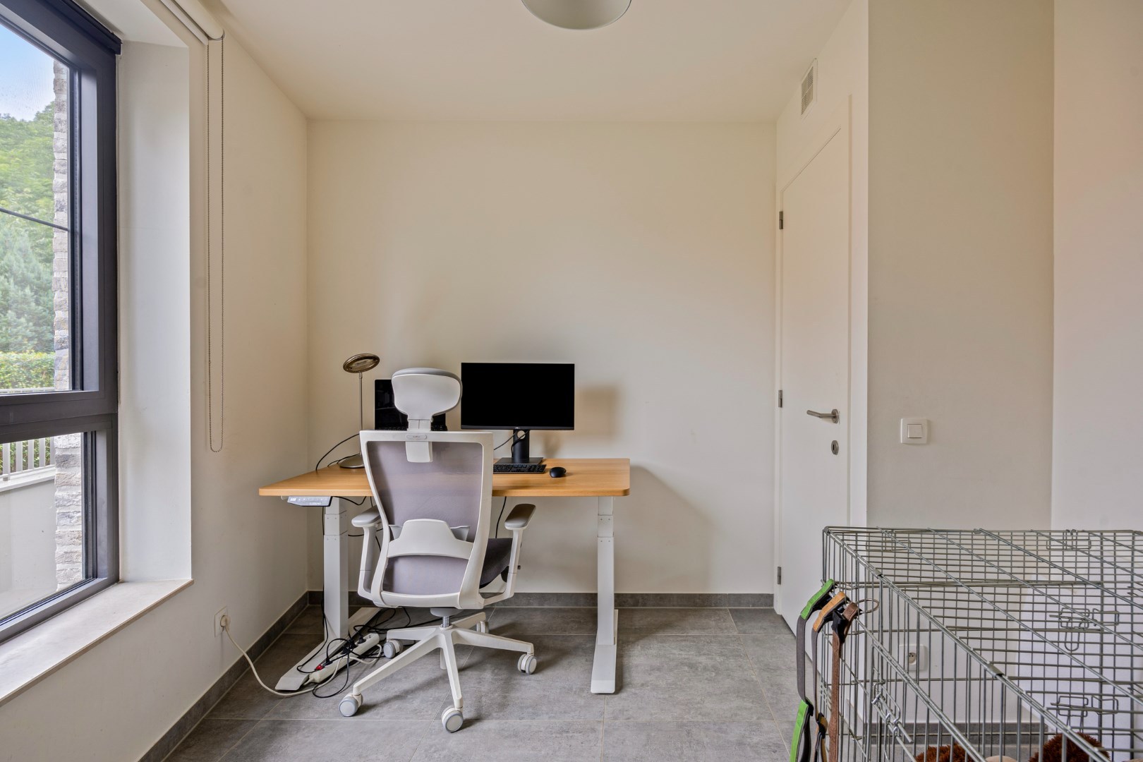 Ruim appartement met 2 slaapkamers en tuin + autostaanplaats vlakbij autostrade - EPC 68 kWh/m² 