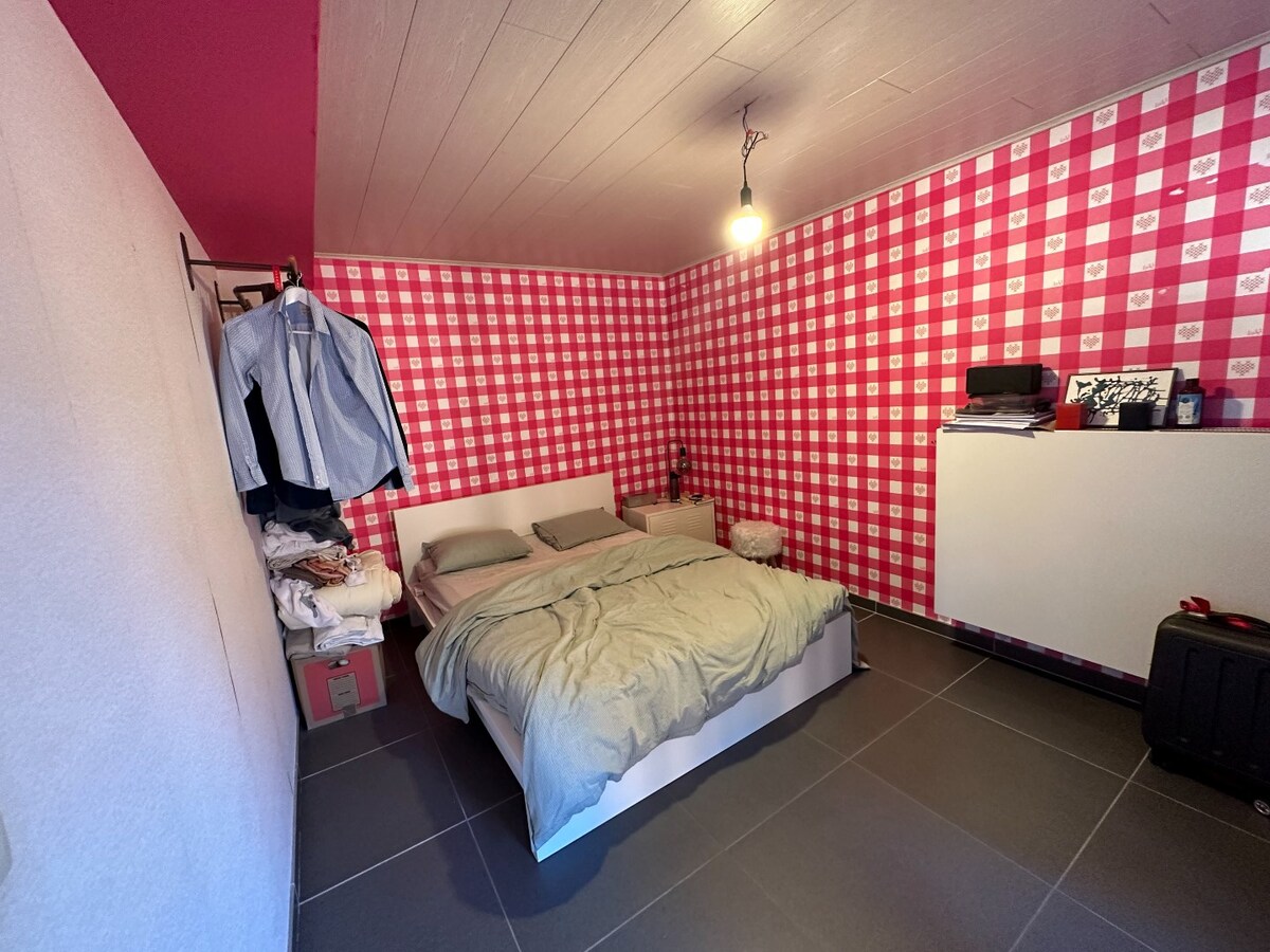 Rustig gelegen, ruim duplex-appartement op een boogscheut van het station. 