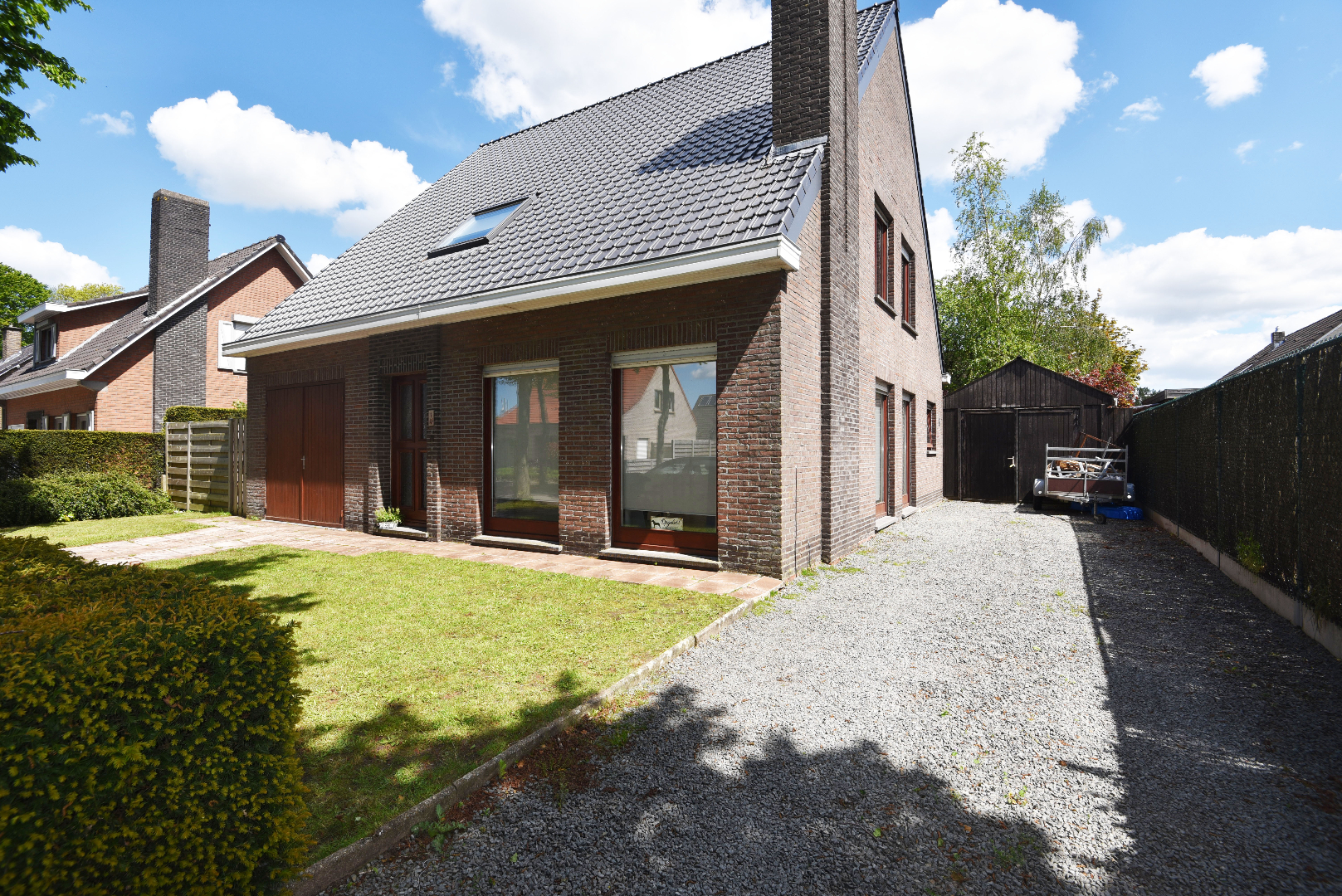 Verder af te werken gezinswoning  4 slpks rustig gelegen te Adegem 