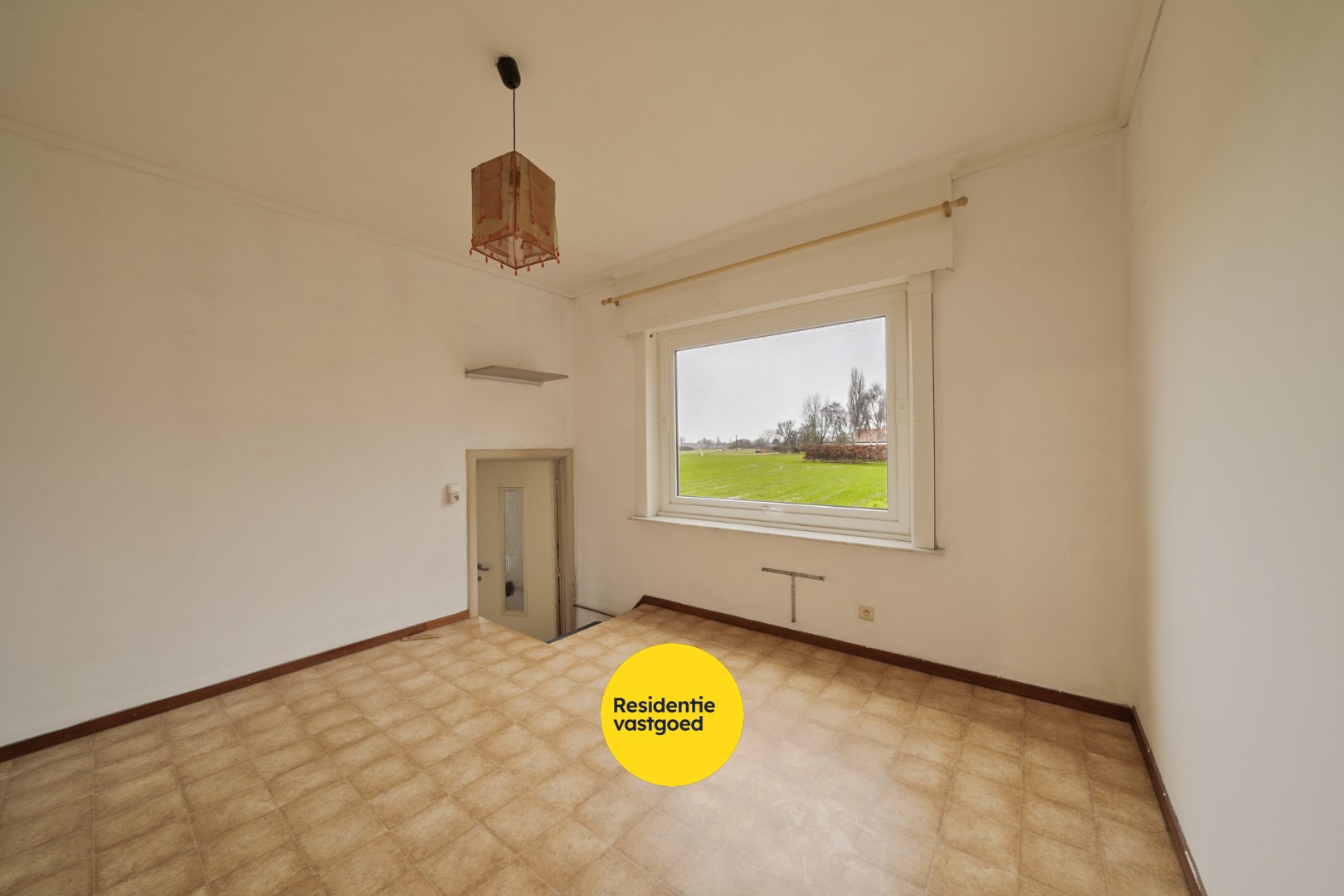 Alleenstaande woning op ruim perceel met vernieuwd woongedeelte en loods (80 m²) 